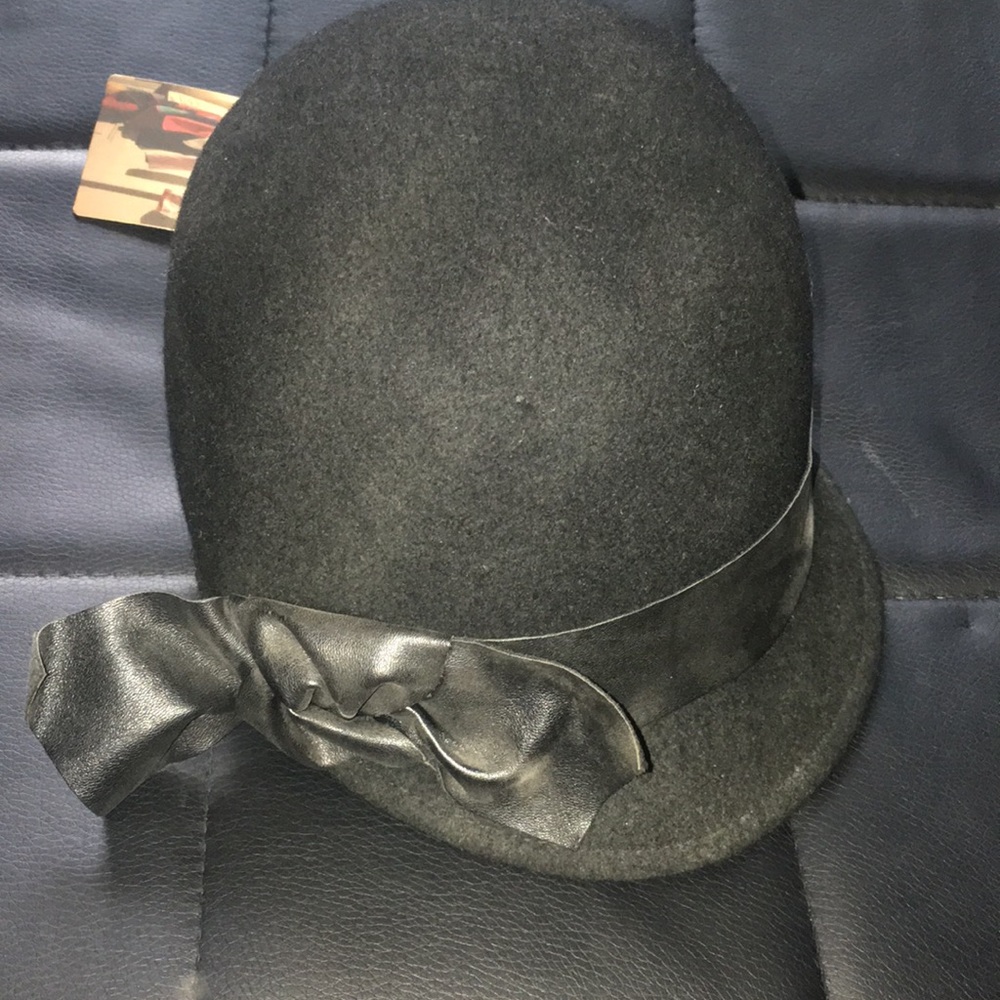 COOPERATIVE JOCKEY HAT -URBAN OUTFITTERS